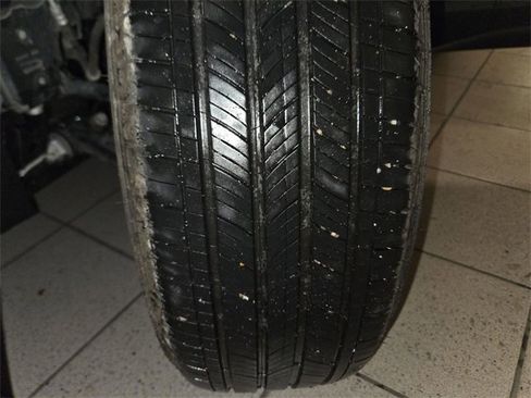 Used 2024 GMC Terrain SLE w/ Driver Convenience Package image 25