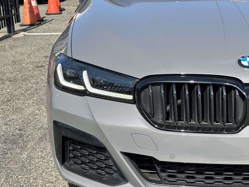 Used 2022 BMW 530i xDrive w/ M Sport Package image 9