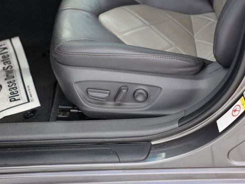 Used 2018 Toyota Camry XLE image 15