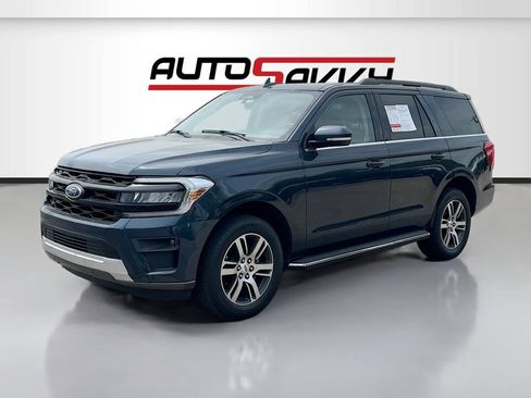 Used 2023 Ford Expedition XLT RWD image 3