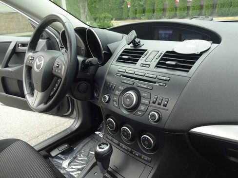 Used 2013 MAZDA MAZDA3 i Touring FWD image 16