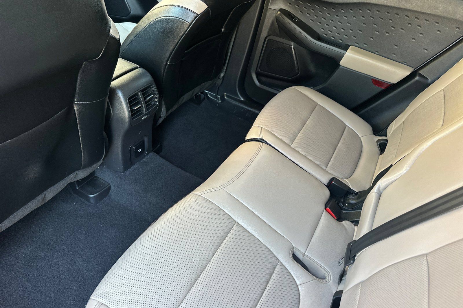 Used 2020 Ford Escape Titanium FWD image 11