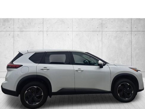 Used 2024 Nissan Rogue SV AWD/4WD image 4