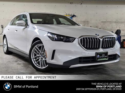 Used 2024 BMW 530i xDrive AWD/4WD image 1