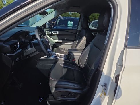 Used 2024 Ford Explorer XLT w/ Equipment Group 202A AWD/4WD image 12