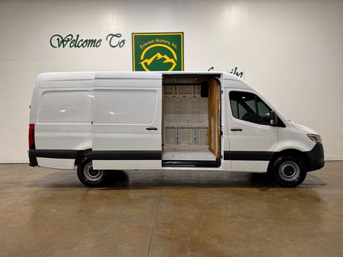 Used 2023 Mercedes-Benz Sprinter 2500 w/ Acoustic Package image 42