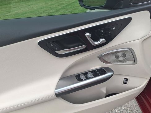 Used 2025 Mercedes-Benz C 300 Sedan image 11