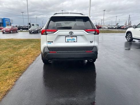Used 2023 Toyota RAV4 XLE Premium image 4