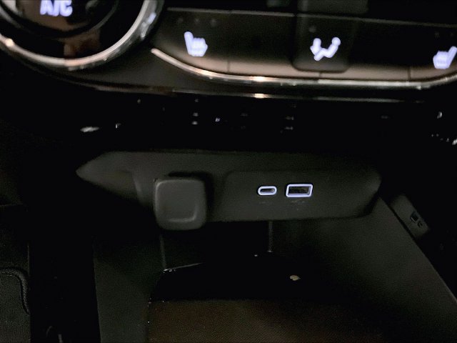 Used 2024 Chevrolet Trax RS w/ Driver Confidence Package FWD image 31