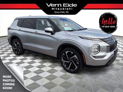 Used 2022 Mitsubishi Outlander ES AWD/4WD image 1