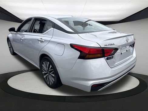 Used 2024 Nissan Altima 2.5 SV image 11