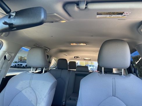 Used 2023 Toyota Highlander LE FWD image 29