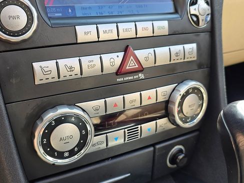 Used 2005 Mercedes-Benz SLK 350 image 30