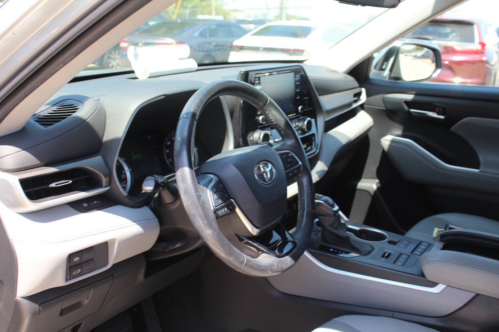 Used 2020 Toyota Highlander XLE AWD/4WD image 15