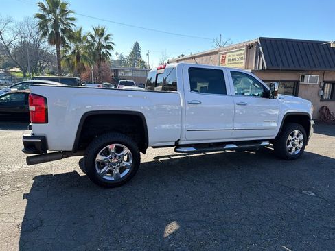 Used 2019 GMC Sierra 2500 SLT w/ Duramax Plus Package AWD/4WD image 8