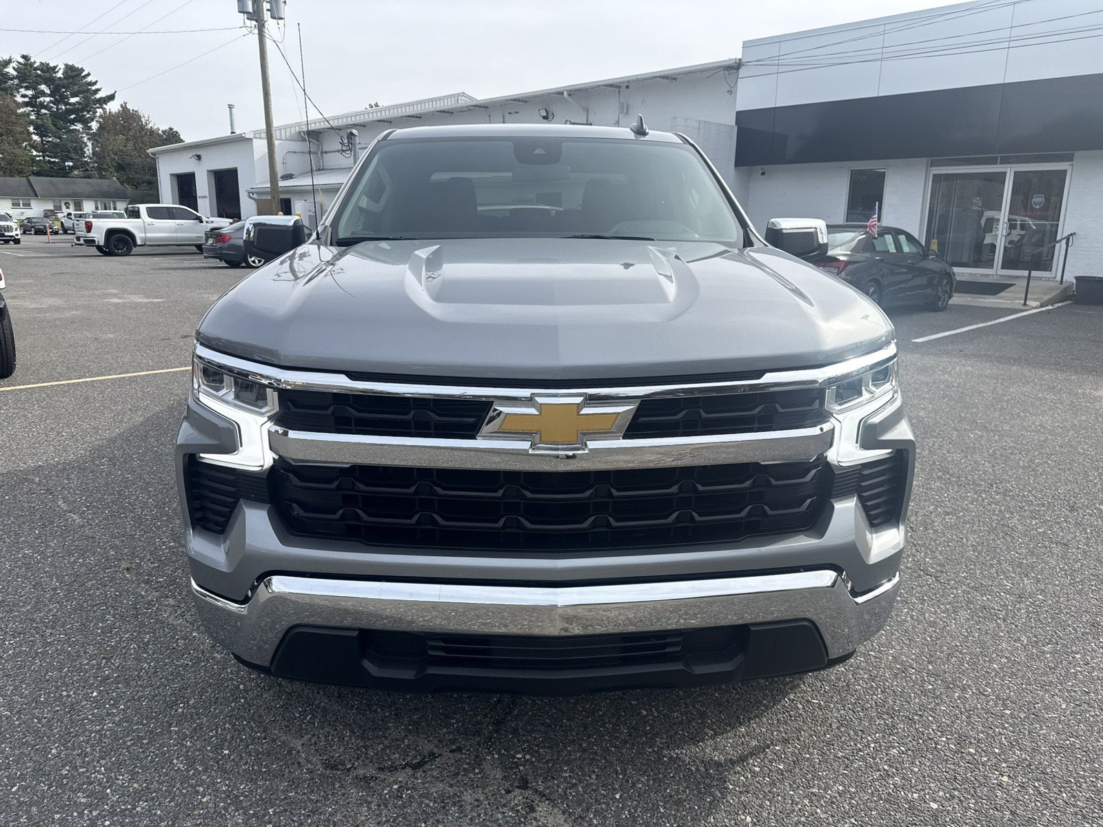 Used 2025 Chevrolet Silverado 1500 LT RWD image 9