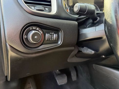 Used 2017 Jeep Renegade Latitude image 14