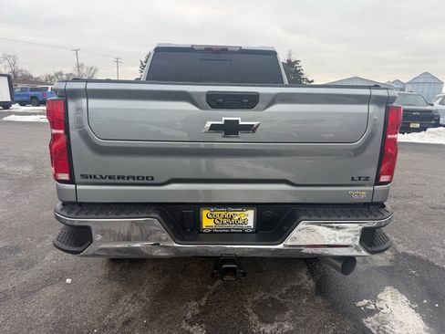 Used 2025 Chevrolet Silverado 2500 LTZ w/ LTZ Premium Package image 4