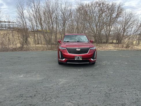 Used 2022 Cadillac XT6 Luxury image 2