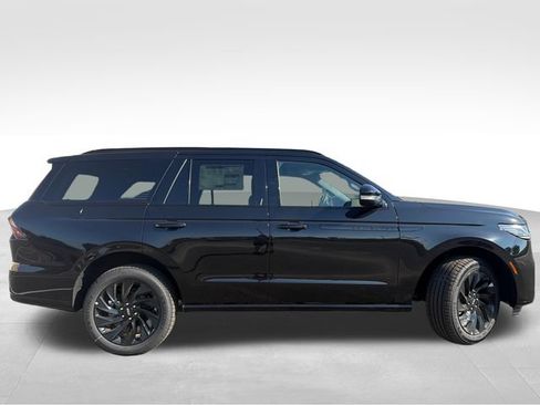 New 2027 Lincoln Navigator Reserve w/ Jet Appearance Package AWD/4WD image 8