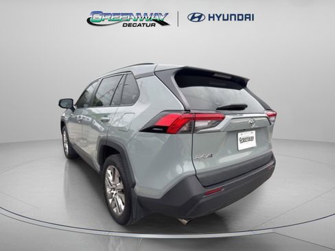 Used 2021 Toyota RAV4 XLE Premium FWD image 4