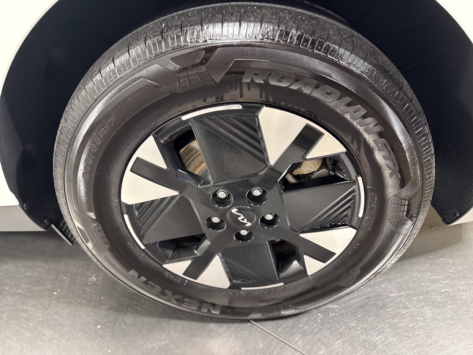 Certified 2026 Kia Carnival LXS FWD image 12