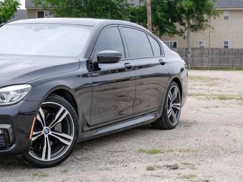 Used 2018 BMW 740i image 7