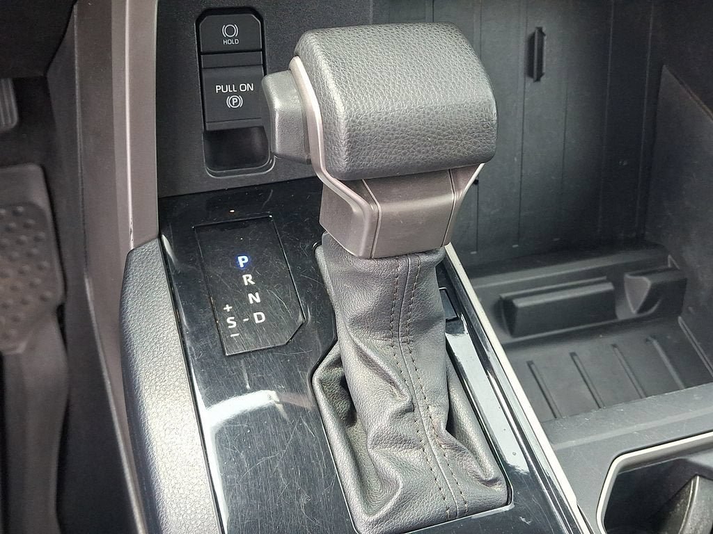 Used 2022 Toyota Tundra SR5 w/ SR5 Convenience Package AWD/4WD image 14