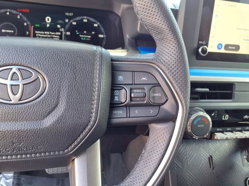 Certified 2025 Toyota Tacoma TRD Off-Road AWD/4WD image 11
