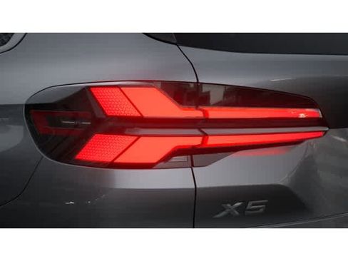New 2026 BMW X5 sDrive40i image 8