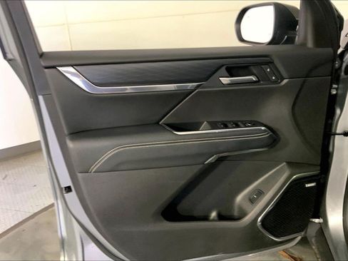Used 2025 GMC Acadia Elevation AWD/4WD image 24