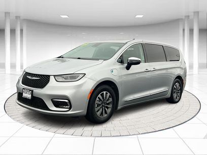 Used 2023 Chrysler Pacifica Limited