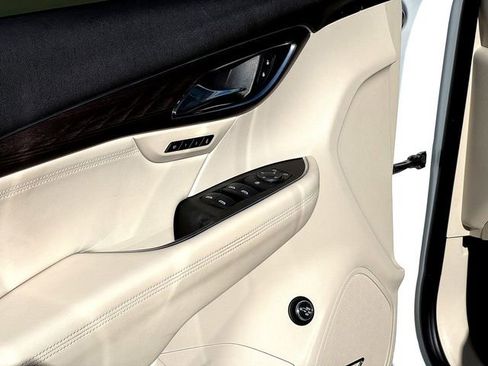 Used 2021 Buick Envision Avenir w/ Technology Package II image 9