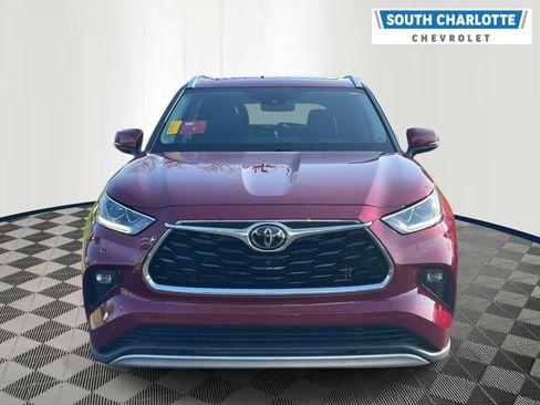 Used 2021 Toyota Highlander Platinum image 2