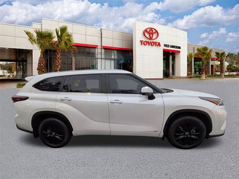 Certified 2024 Toyota Highlander XLE image 4