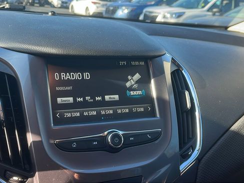 Used 2017 Chevrolet Cruze LT image 17