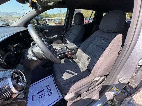 Used 2025 Chevrolet Equinox LT w/ Safety and Technology Package FWD image 24