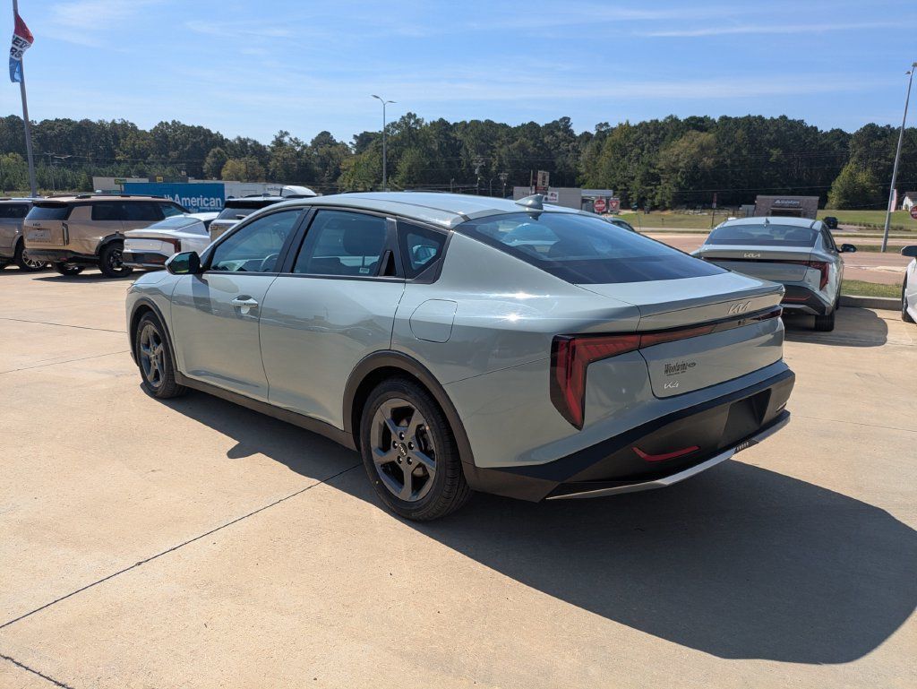 Used 2025 Kia K4 FWD image 3
