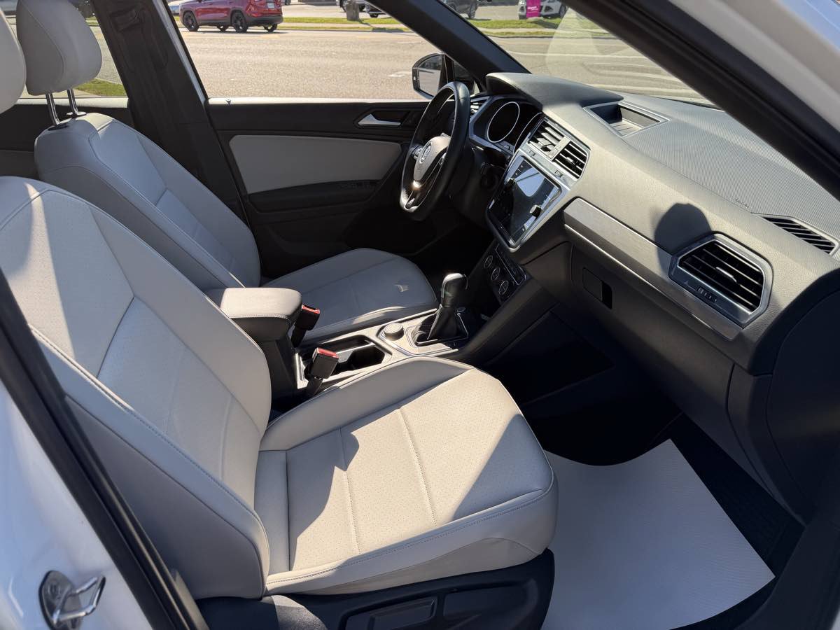 Used 2021 Volkswagen Tiguan SE R-Line AWD/4WD image 19