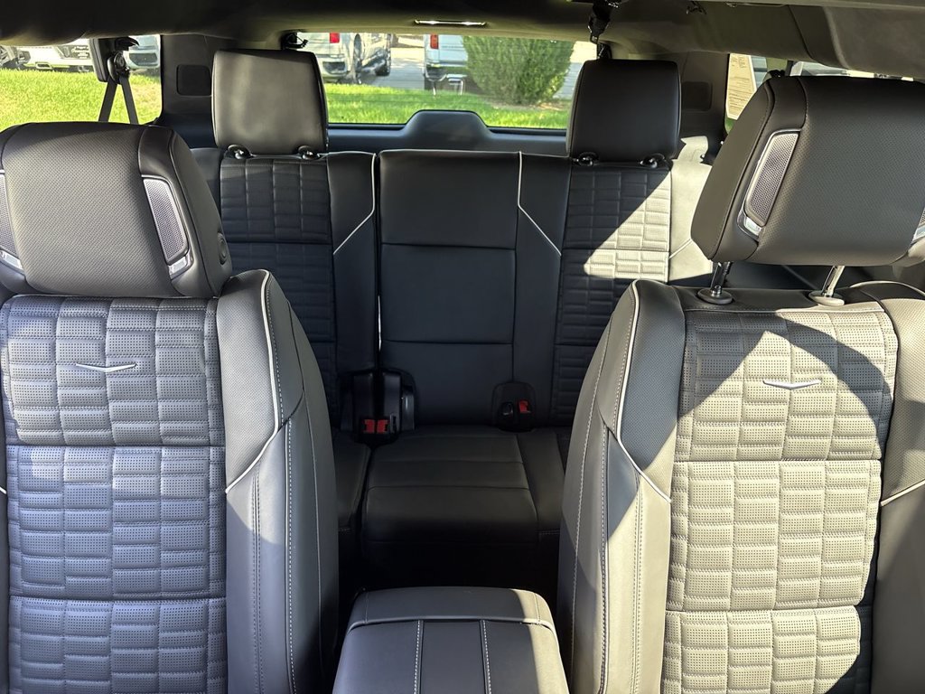 Certified 2026 Cadillac Escalade ESV Platinum Luxury AWD/4WD image 36