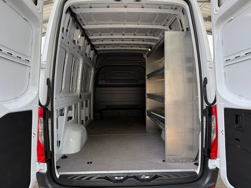 Used 2024 Mercedes-Benz Sprinter 2500 image 8