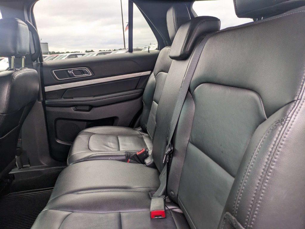Used 2017 Ford Explorer XLT w/ Equipment Group 202A FWD image 15