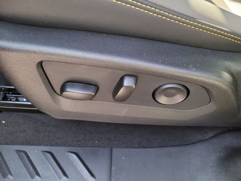 Used 2026 Chevrolet Colorado ZR2 w/ Technology Package AWD/4WD image 22