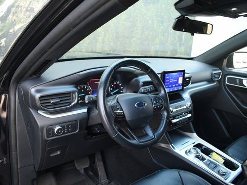 Used 2020 Ford Explorer XLT w/ Equipment Group 202A AWD/4WD image 14
