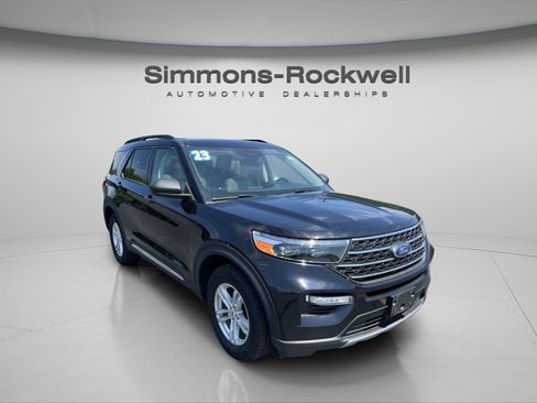Used 2023 Ford Explorer XLT AWD/4WD image 7