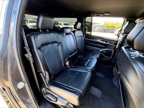 Used 2023 Jeep Wagoneer 2WD image 28