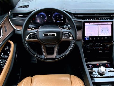 Used 2024 Jeep Grand Cherokee L Summit w/ High Altitude Package AWD/4WD image 6