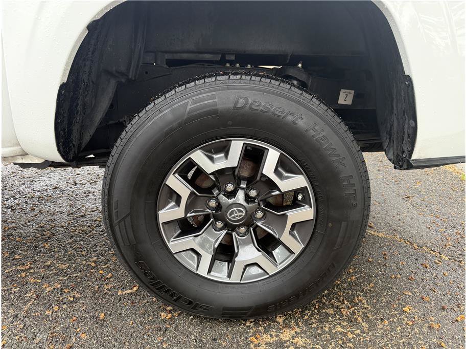 Used 2021 Toyota Tacoma SR5 RWD image 9