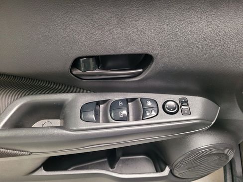 Used 2019 Nissan Kicks S image 16