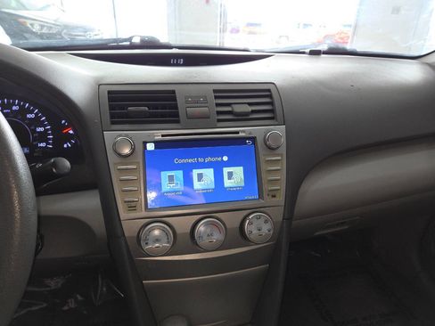 Used 2010 Toyota Camry LE FWD image 30